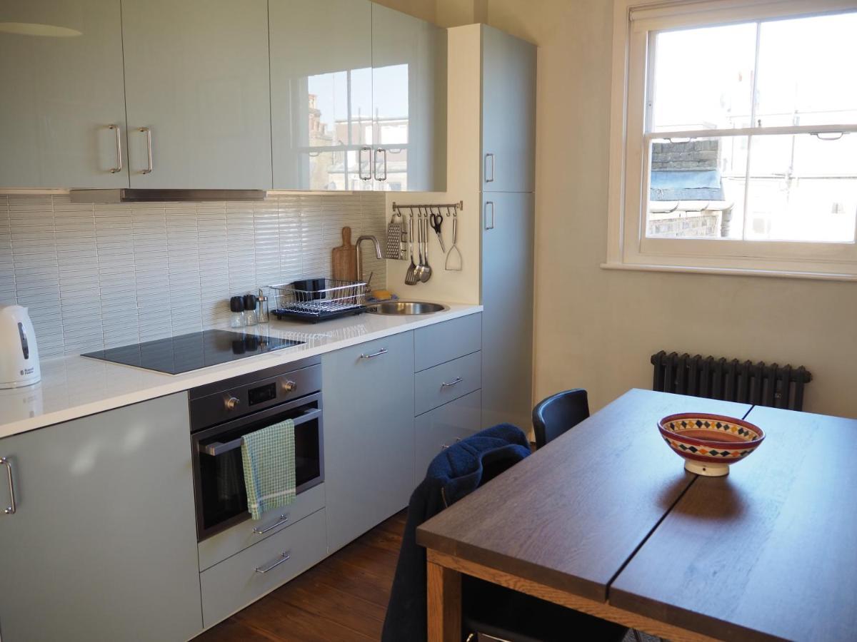 Stunning House Overlooking Local Park Holiday home London