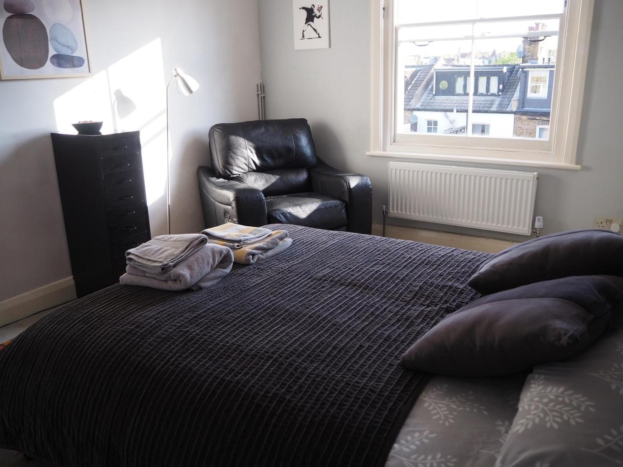 Stunning House Overlooking Local Park * London