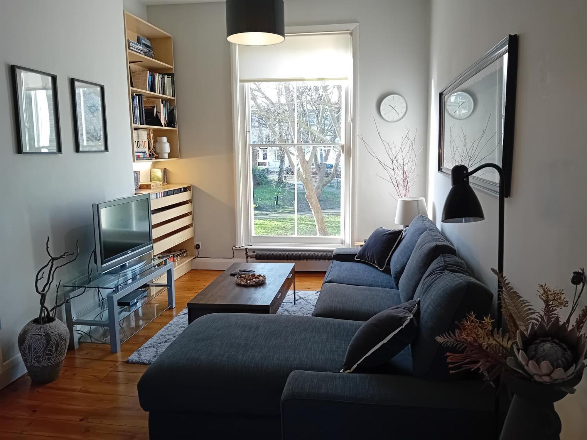 Stunning House Overlooking Local Park Holiday home London